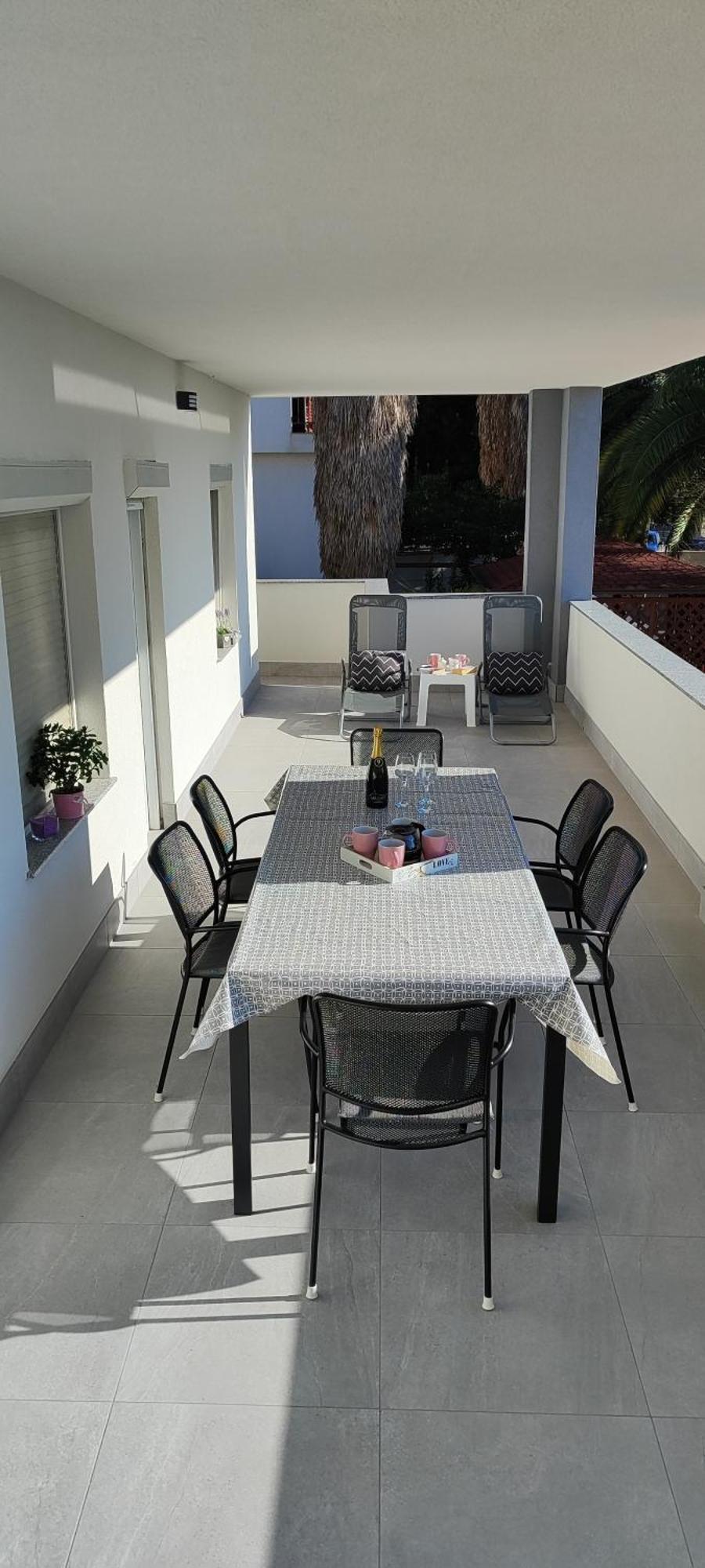 Daire Emily, 6 2 Guests, Newly Refurbished *